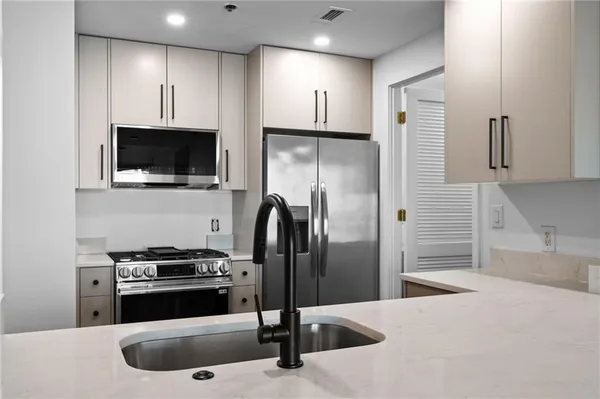 $2,250 | 3338 Peachtree Road Northeast, Unit 1606, Atlanta, GA 30326