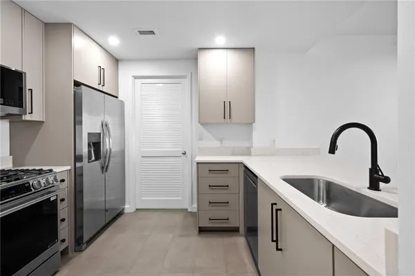 $2,250 | 3338 Peachtree Road Northeast, Unit 1606, Atlanta, GA 30326