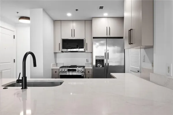 $2,250 | 3338 Peachtree Road Northeast, Unit 1606, Atlanta, GA 30326