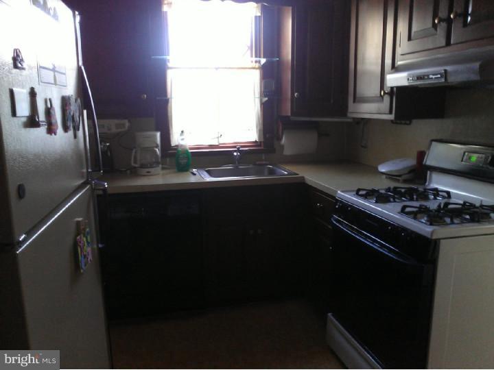 2813 Springfield Road Broomall, PA 19008 - Photo 7 of 10 Kitchen