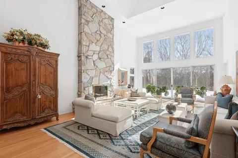 $2,395,000 | 7 Chatfields Ridge Road, East Hampton, NY 11937