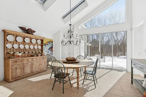 $2,395,000 | 7 Chatfields Ridge Road, East Hampton, NY 11937