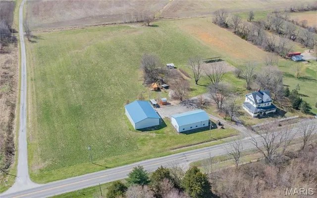 $460,000 | 708 East Fillmore Street, Fillmore, IL 62032