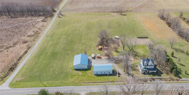 $460,000 | 708 East Fillmore Street, Fillmore, IL 62032