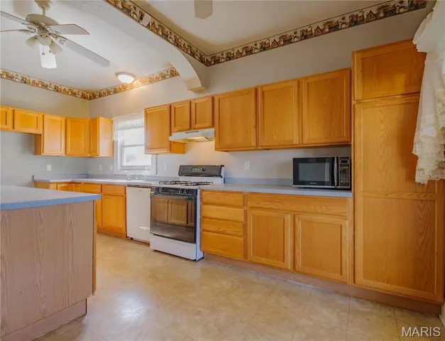 $460,000 | 708 East Fillmore Street, Fillmore, IL 62032