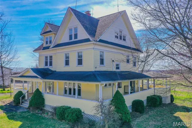 $460,000 | 708 East Fillmore Street, Fillmore, IL 62032