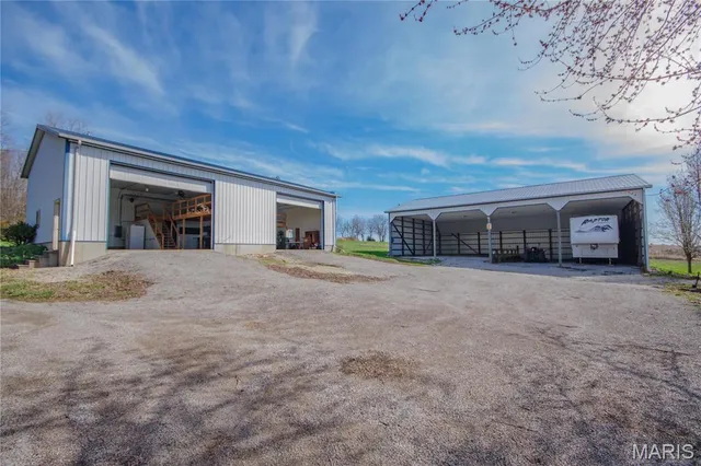 $460,000 | 708 East Fillmore Street, Fillmore, IL 62032