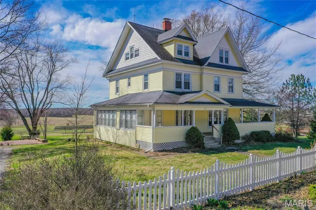 $460,000 | 708 East Fillmore Street, Fillmore, IL 62032