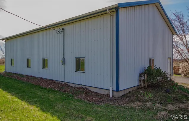 $460,000 | 708 East Fillmore Street, Fillmore, IL 62032