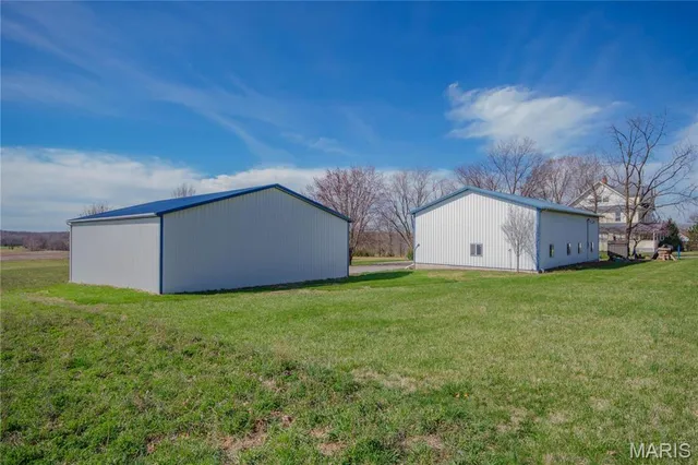 $460,000 | 708 East Fillmore Street, Fillmore, IL 62032