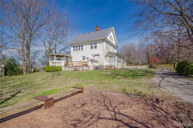 $460,000 | 708 East Fillmore Street, Fillmore, IL 62032