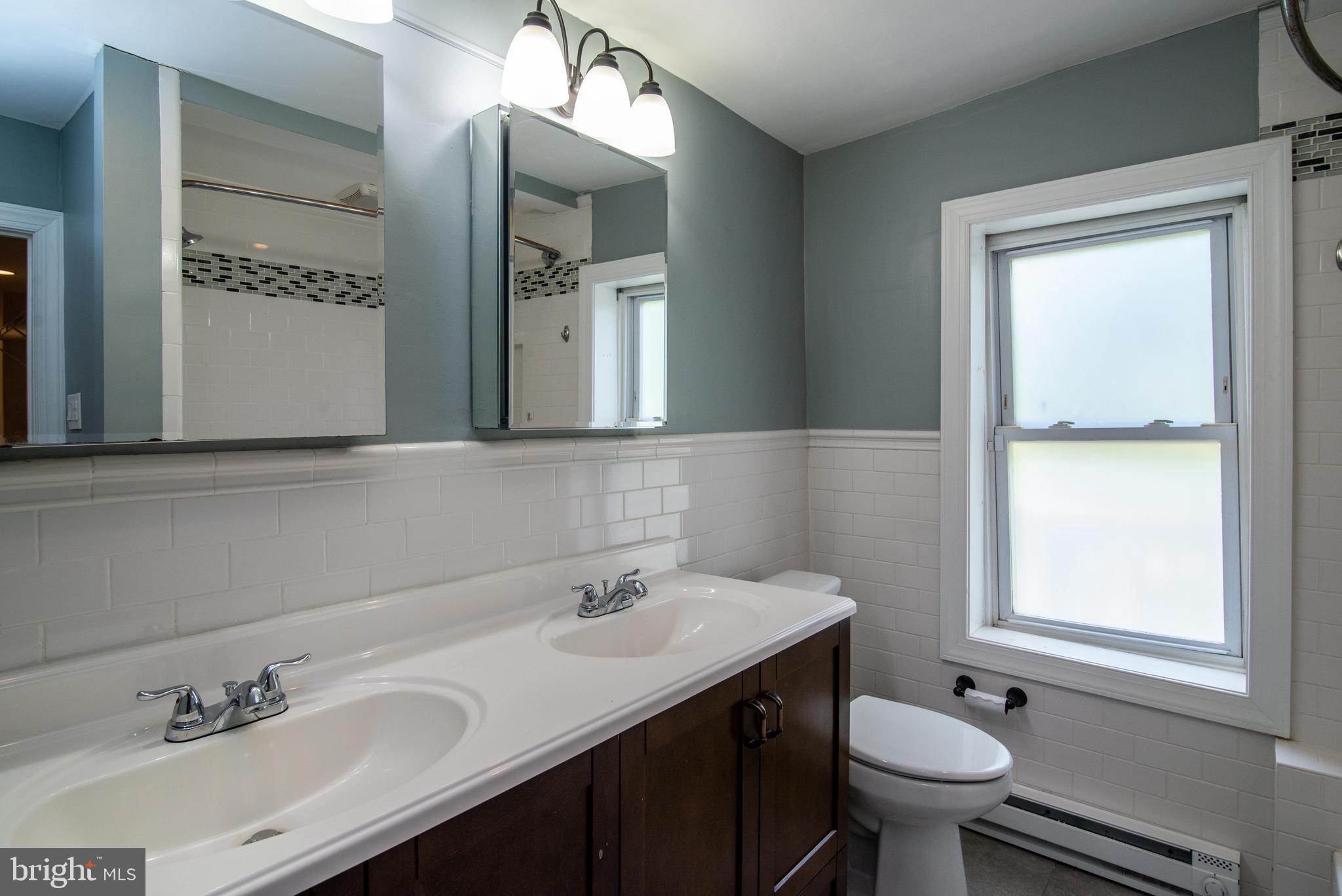 2218 Pemberton Street Philadelphia, PA 19146 - Photo 23 of 25 Hall bath