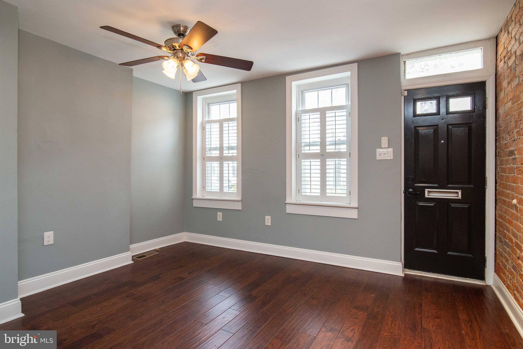 2218 Pemberton Street Philadelphia, PA 19146 - Photo 3 of 25 Livingroom