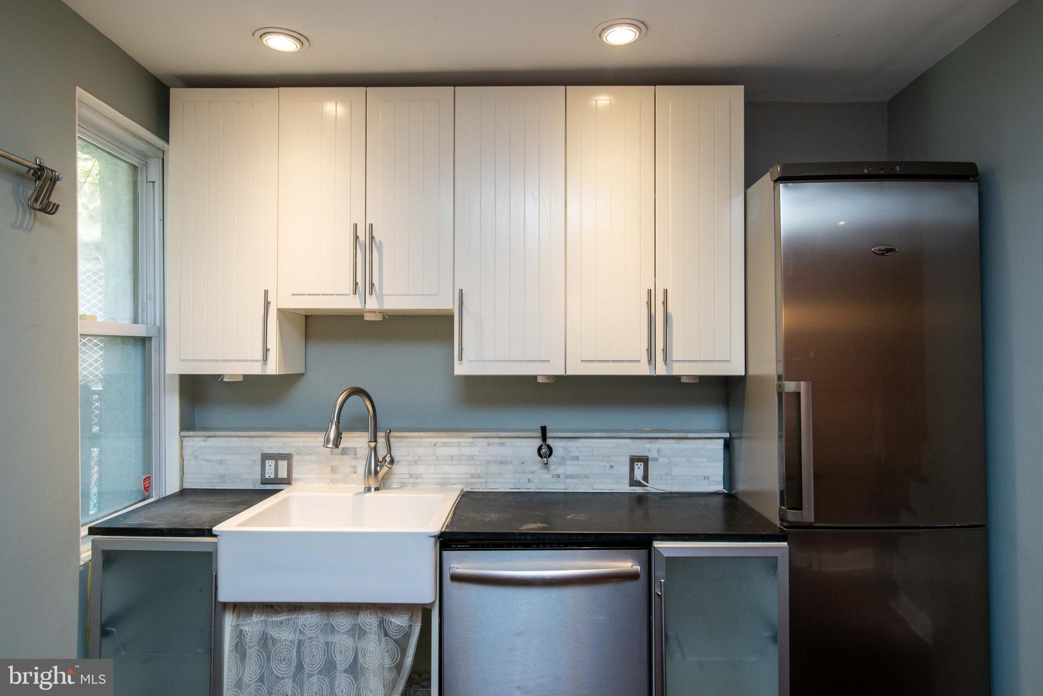 2218 Pemberton Street Philadelphia, PA 19146 - Photo 8 of 25