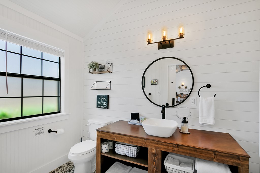 Bonny Bluebonnets Bathroom