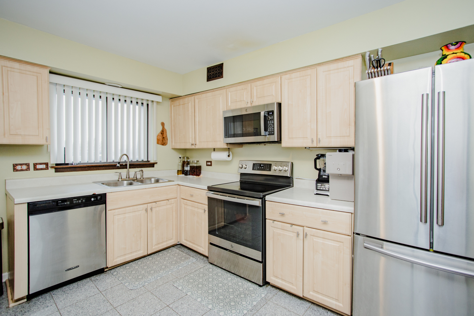 3256 Sanders Road, Unit 4F Northbrook, IL 60062 - Photo 6 of 17 Gallery Image 6
