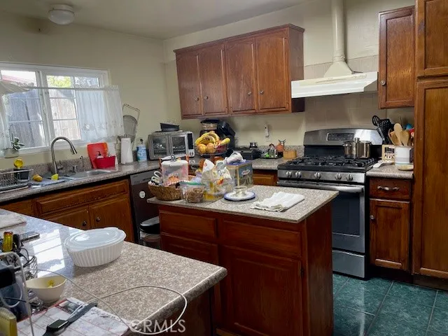 $1,150,000 | 7328 Remmet Avenue, Canoga Park, CA 91303