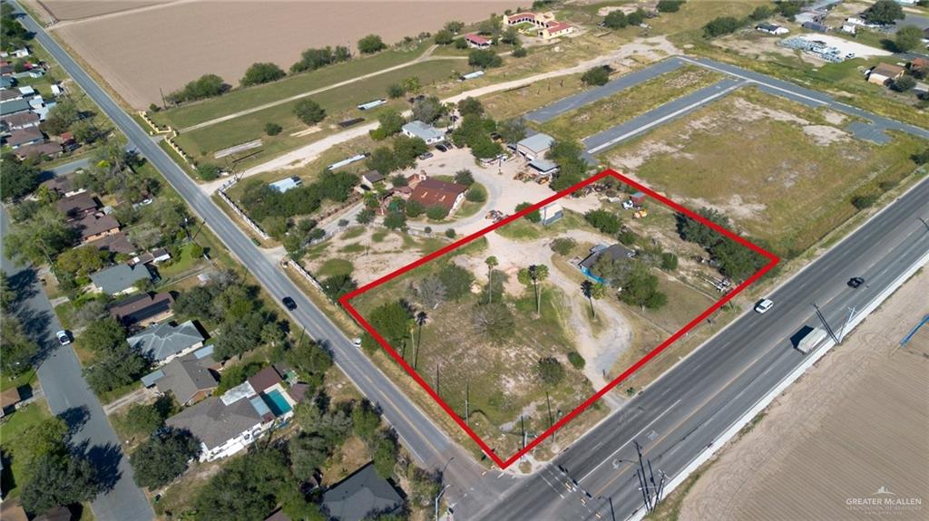 an aerial view of a tennis ground