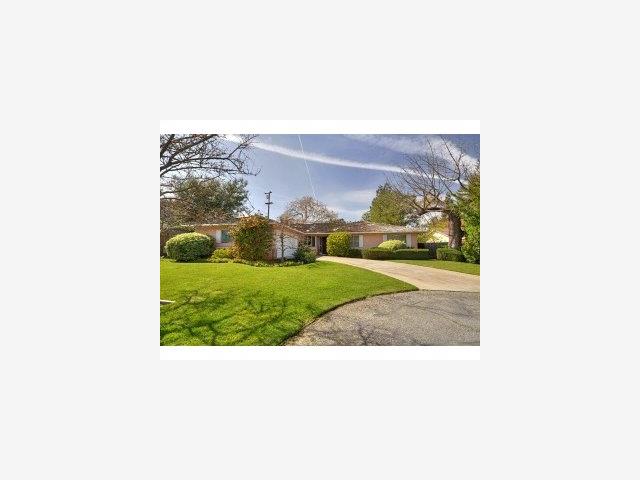 a picture of a black and white wall