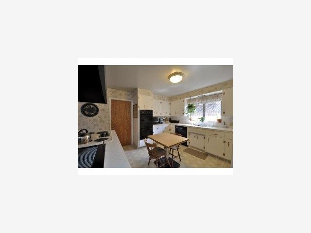 490 Patrick Way Los Altos, CA 94022 - Photo 5 of 9 a living room with furniture and a table