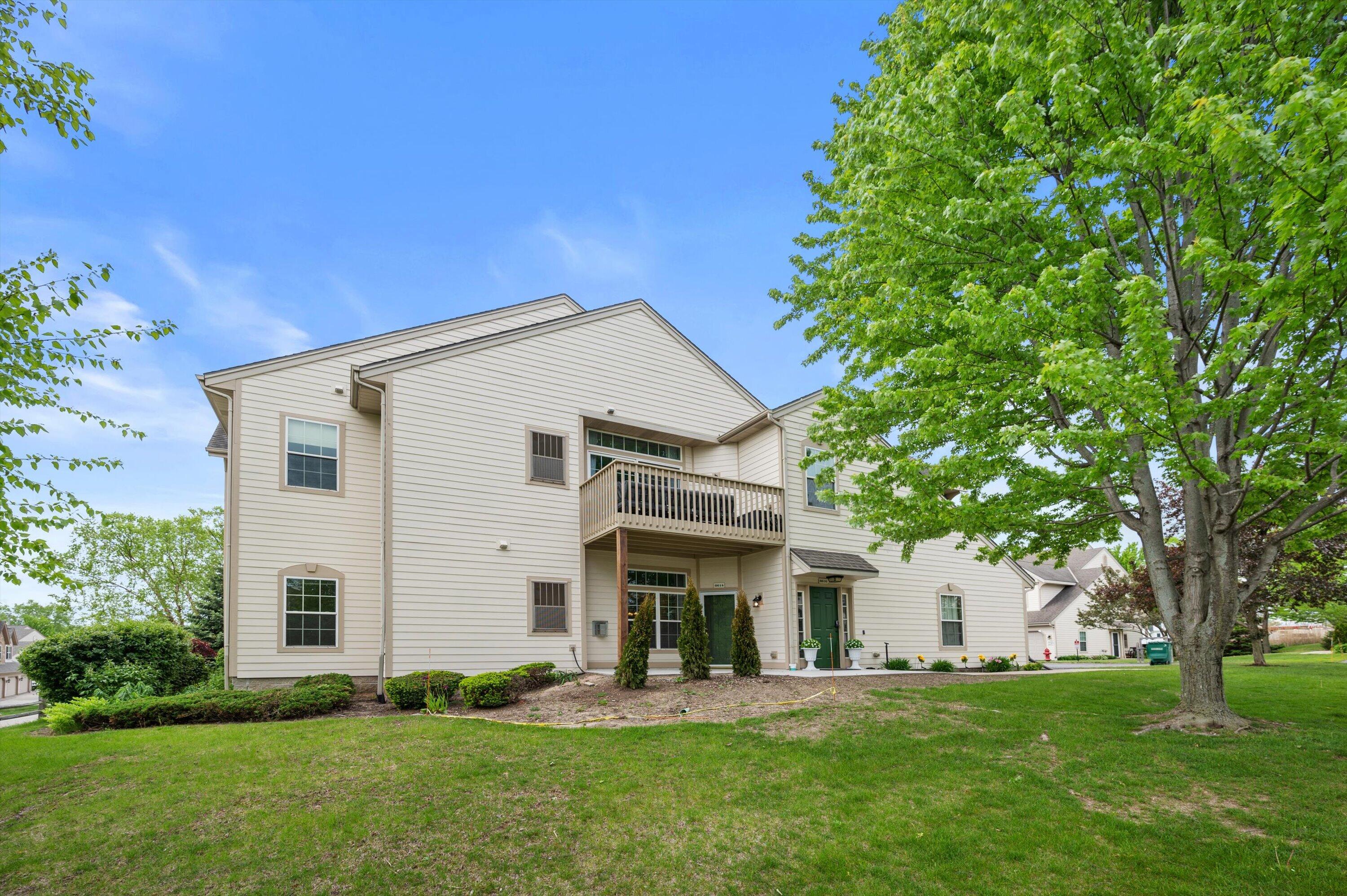 8614 South Stratford Road Oak Creek, WI 53154 - Photo 2 of 18 02-0001