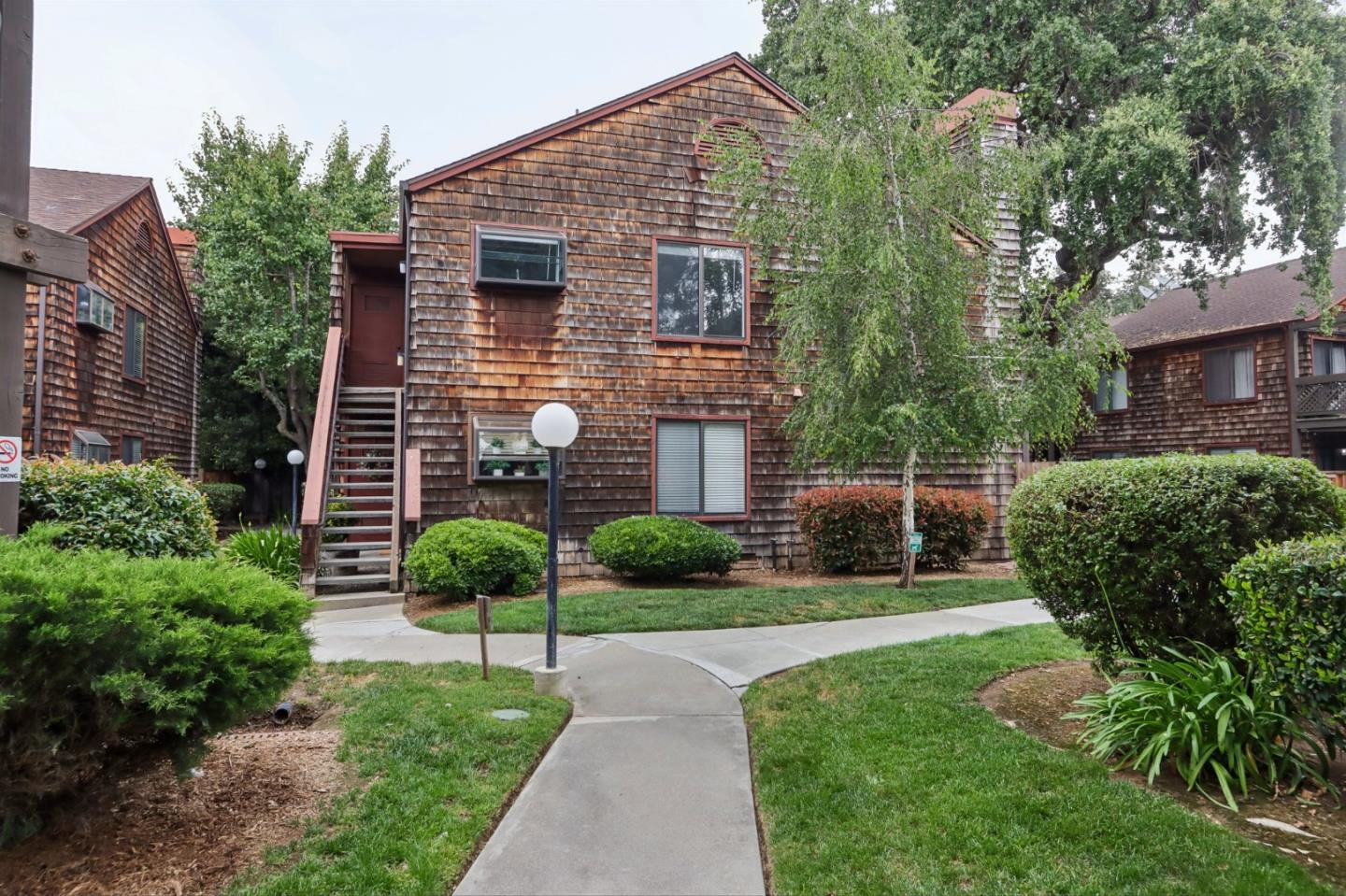 1555 Hecker Pass Road, Unit E201 Gilroy, CA 95020 - Photo 20 of 28