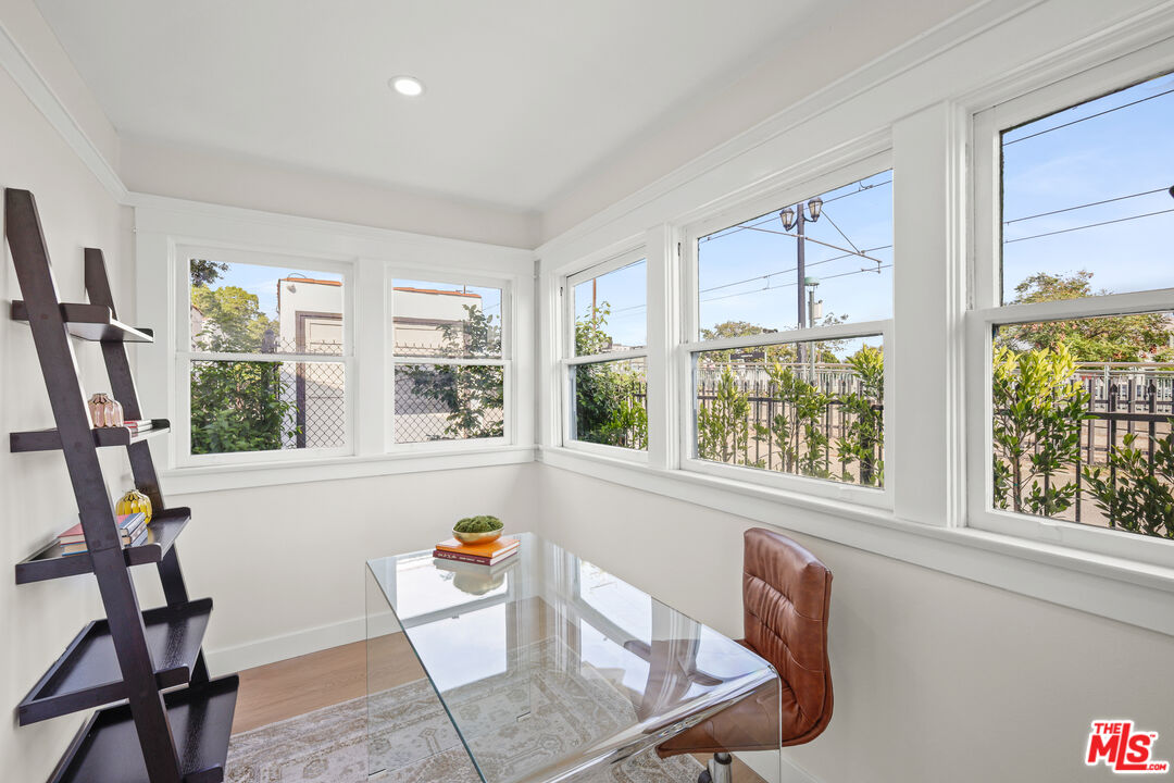 5711 Marmion Way Los Angeles, CA 90042 - Photo 9 of 37