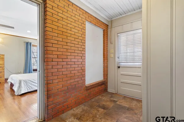 $289,000 | 205 North Henry Street, Lindale, TX 75771