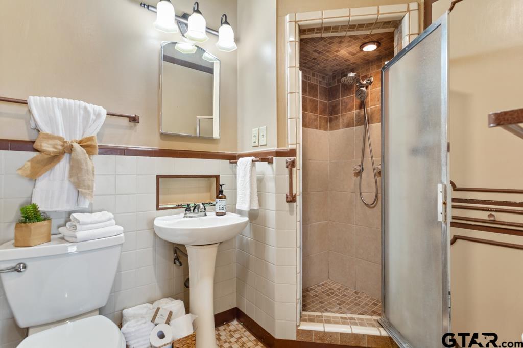 205 North Henry Street Lindale, TX 75771 - Photo 22 of 36 a bathroom with a sink toilet and shower