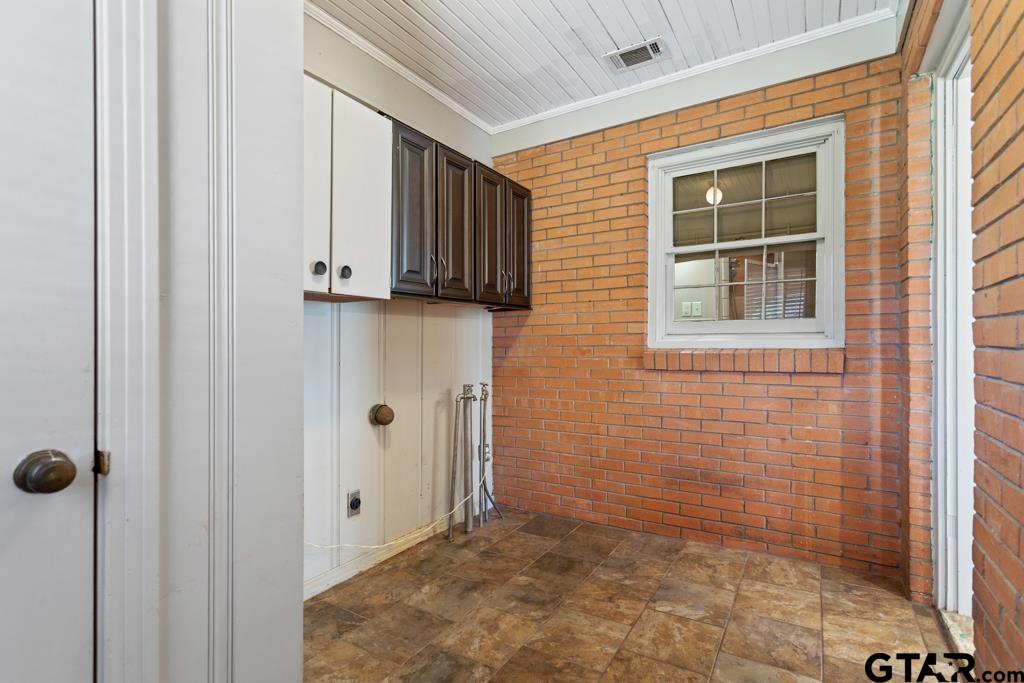 205 North Henry Street Lindale, TX 75771 - Photo 25 of 36 a view of a bathroom