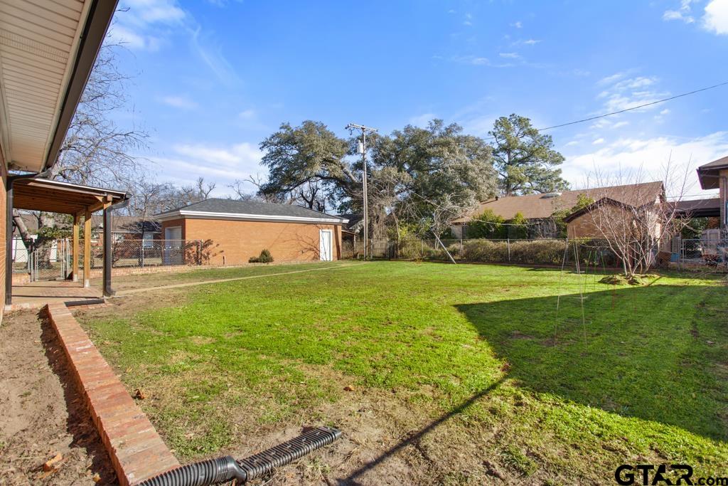 205 North Henry Street Lindale, TX 75771 - Photo 32 of 36