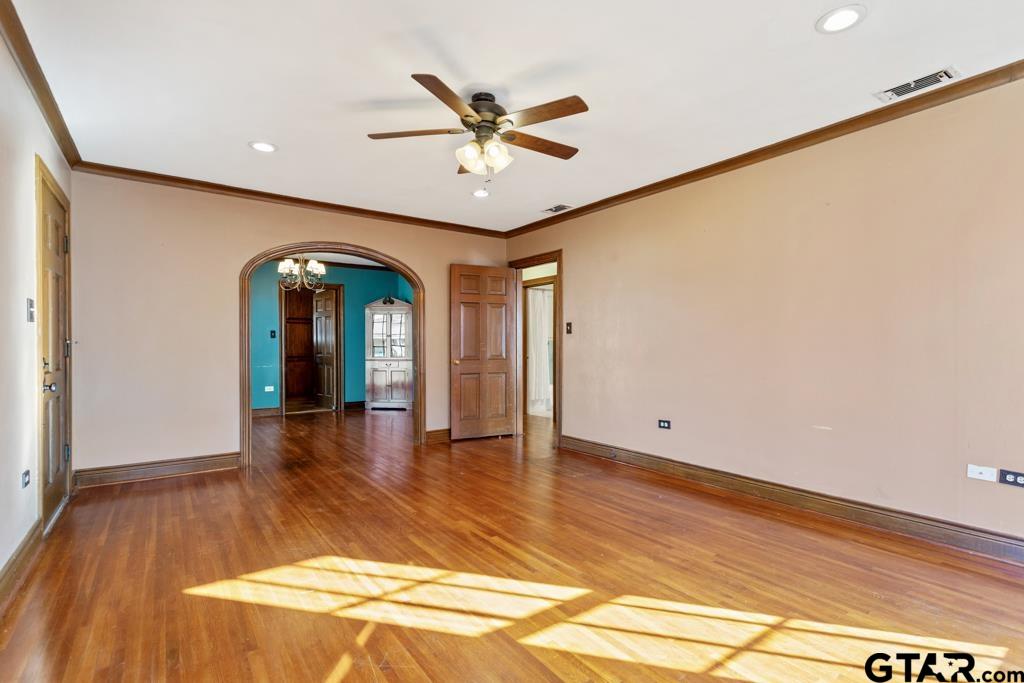 205 North Henry Street Lindale, TX 75771 - Photo 5 of 36