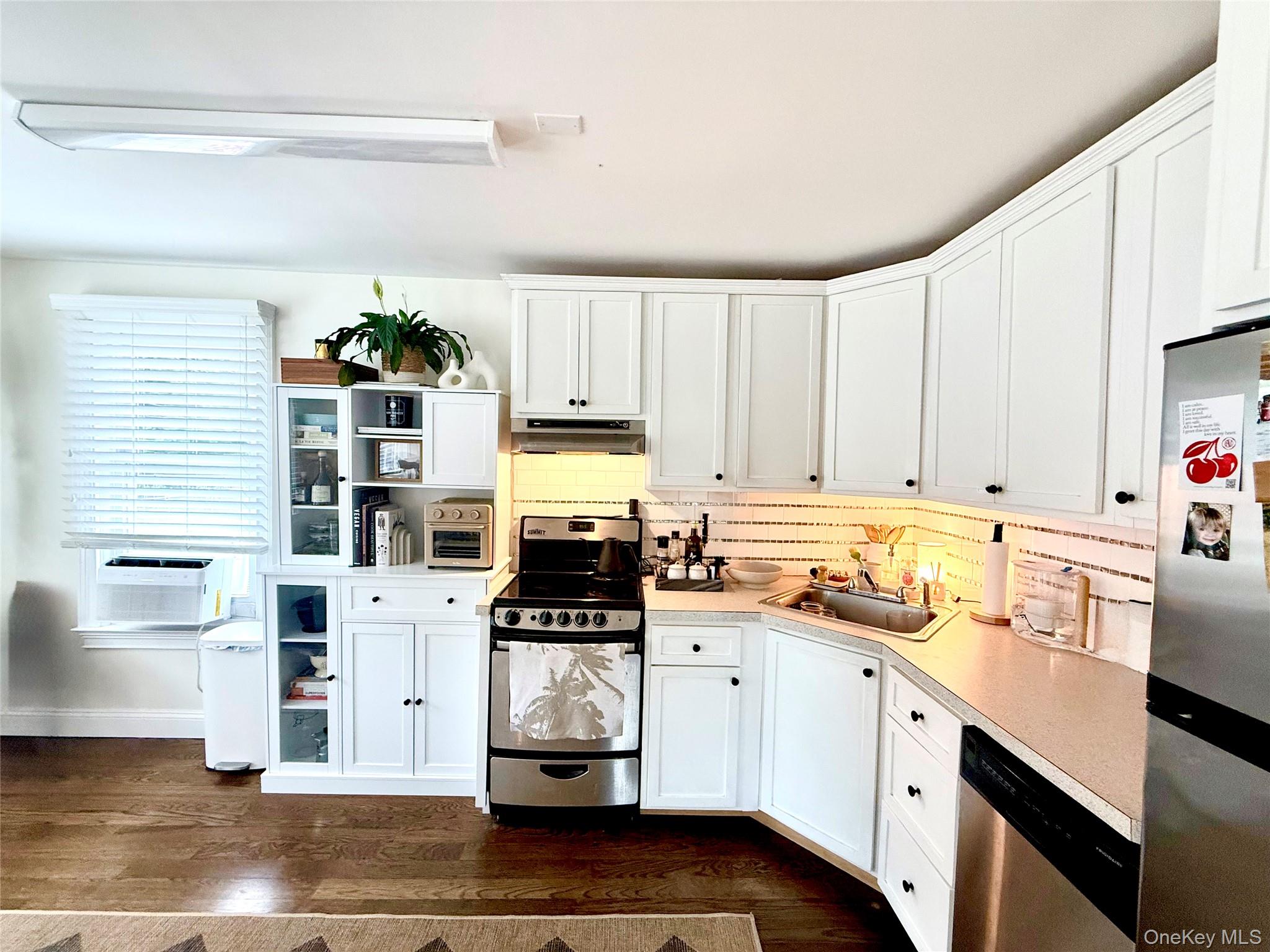 9 Oyster Bay Road Locust Valley, NY 11560 - Photo 4 of 7