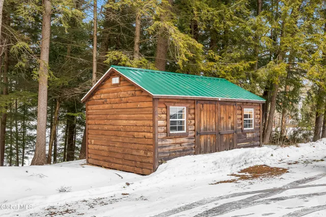 $657,500 | 129 Woodland Avenue, Gloversville, NY 12078