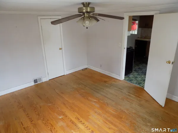 a view of a big room with closet and cabinet
