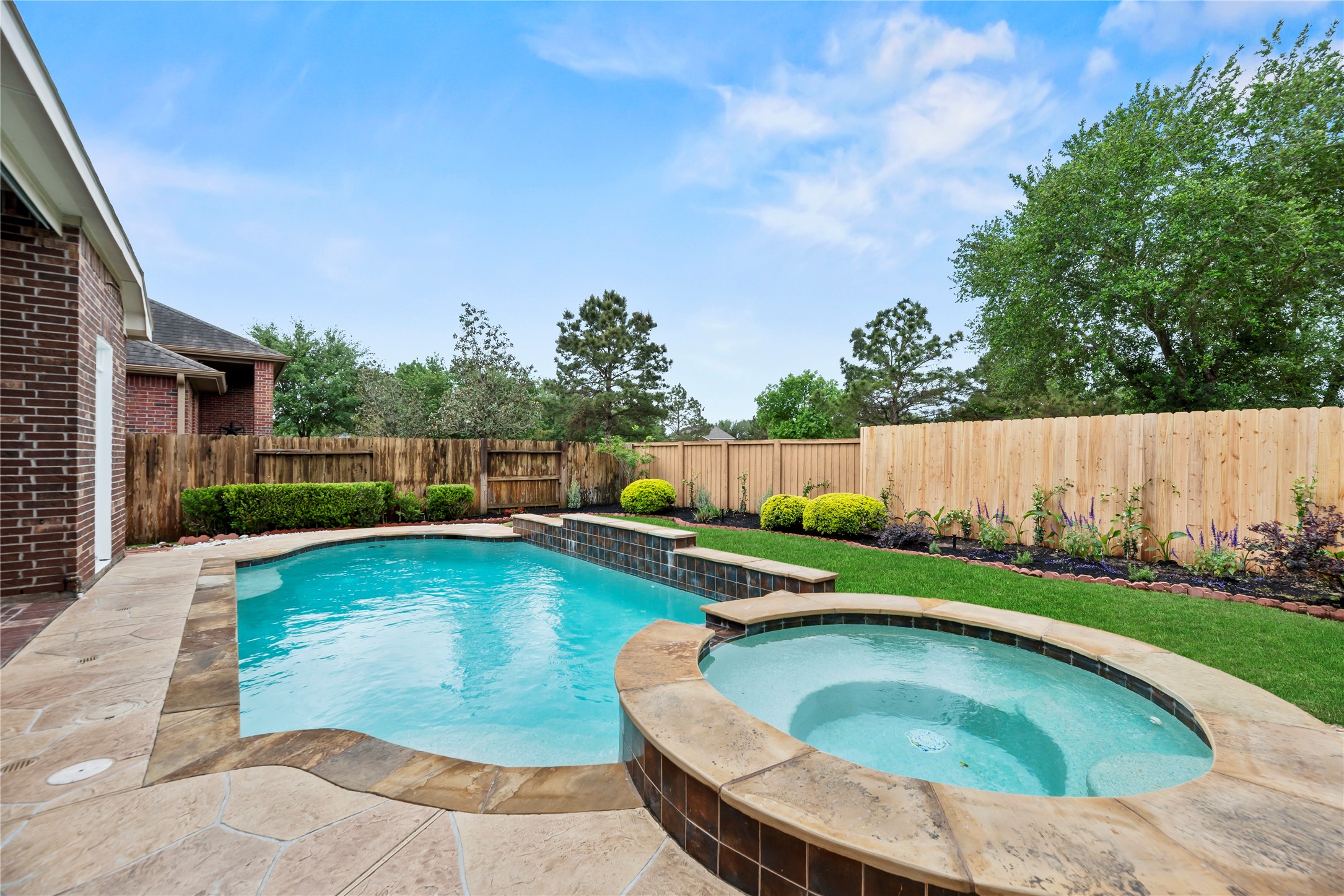 9915 Rochs Hill Court Katy, TX 77494 - Photo 23 of 32 a view of swimming pool with a yard
