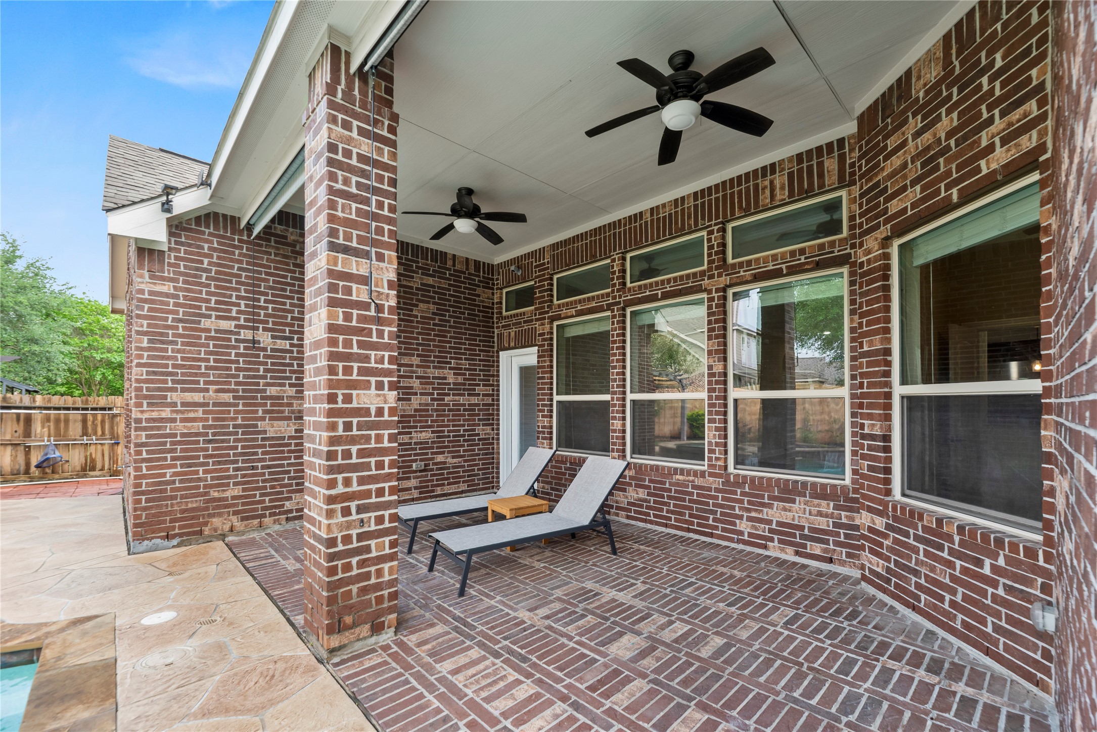 9915 Rochs Hill Court Katy, TX 77494 - Photo 24 of 32 a backyard of a house with table and chairs
