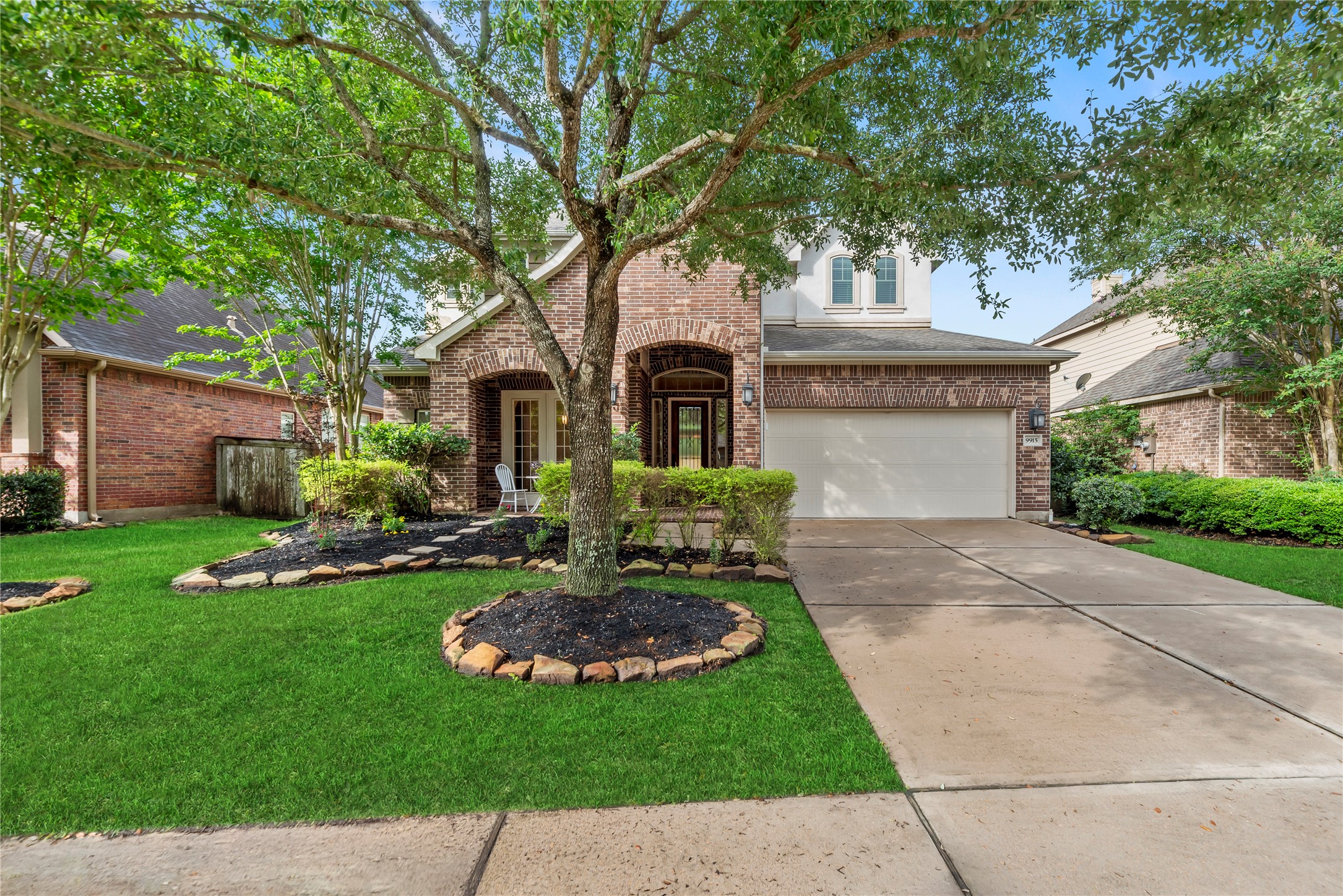 9915 Rochs Hill Court Katy, TX 77494 - Photo 32 of 32 a view of a house with a garden