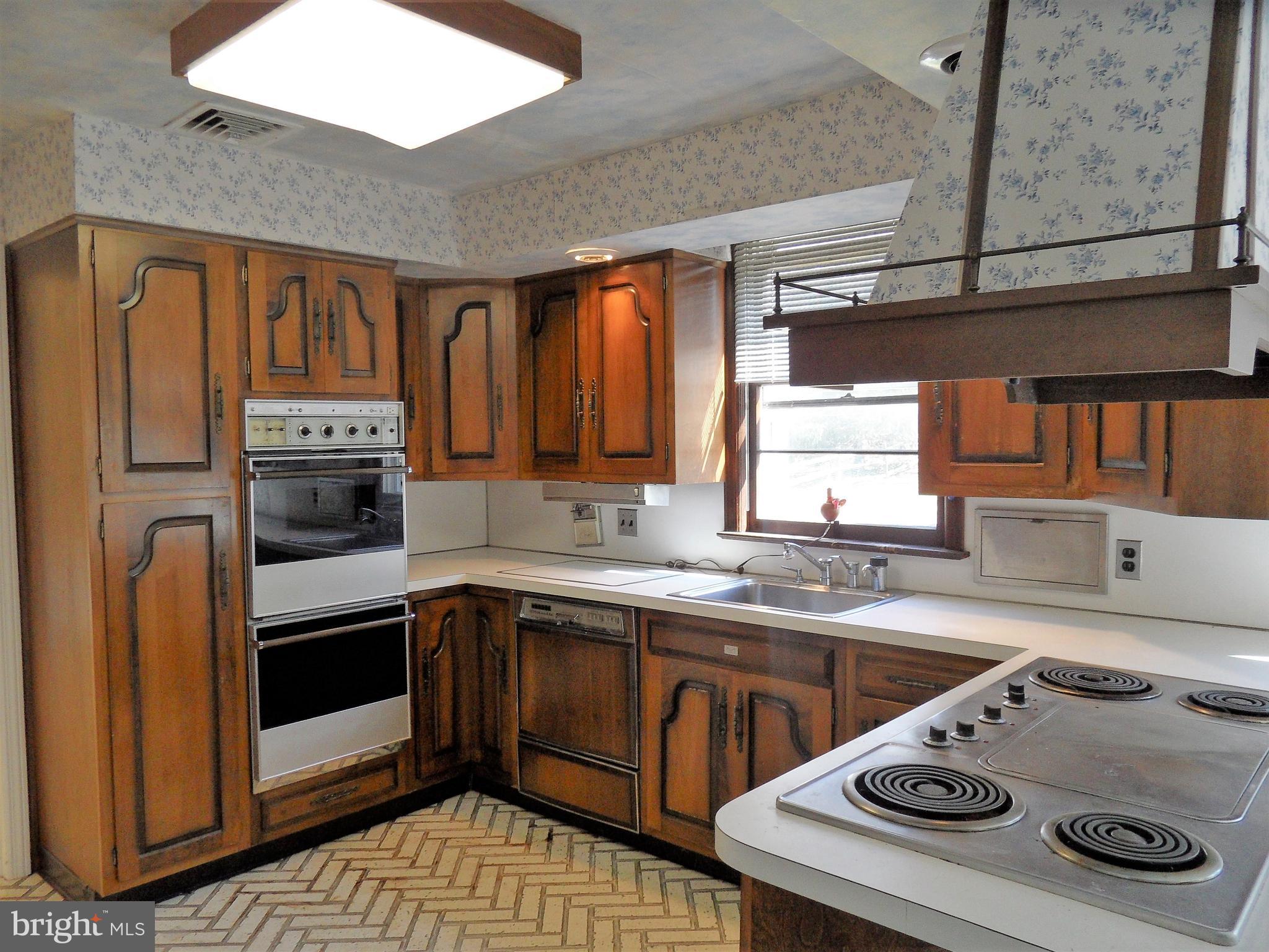 2 Radcliffe Road Yardley, PA 19067 - Photo 11 of 42 Kitchen