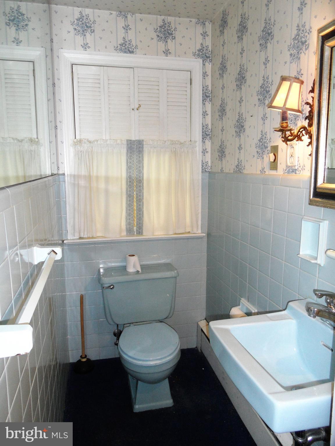 2 Radcliffe Road Yardley, PA 19067 - Photo 14 of 42 Powder Room