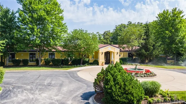 $699,900 | 94 Southshore Court, Sunrise Beach, MO 65079