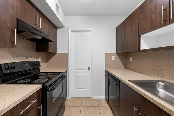 $1,800 | 13 South Royal Poinciana Boulevard, Unit 14, Miami Springs, FL 33166
