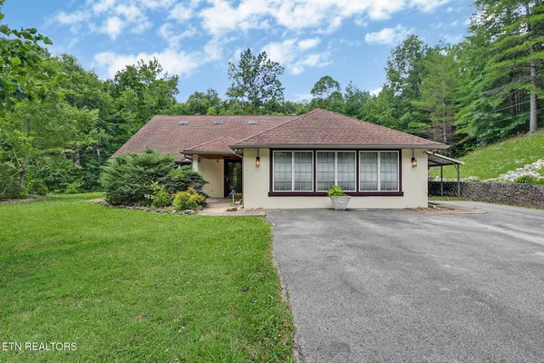 $350,000 | 395 Ashley Lane, Oneida, TN 37841