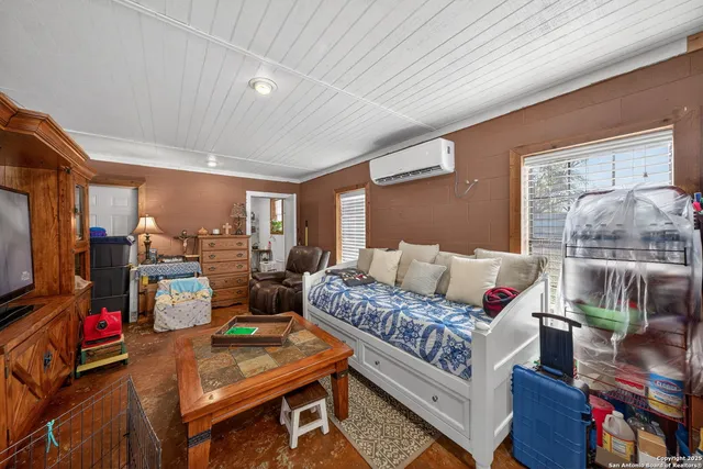 $475,000 | 155 County Road 6712, Natalia, TX 78059