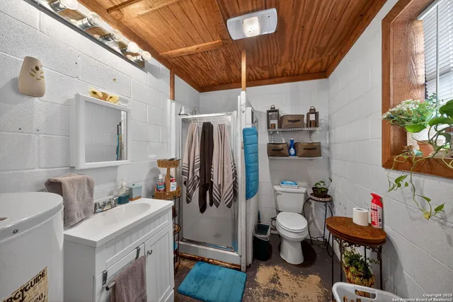 $475,000 | 155 County Road 6712, Natalia, TX 78059