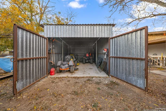 $475,000 | 155 County Road 6712, Natalia, TX 78059