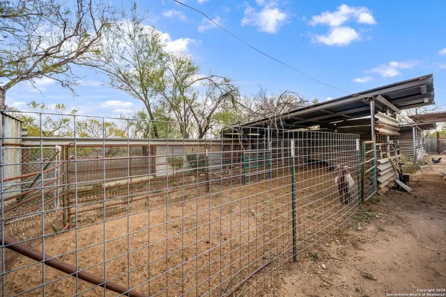 $475,000 | 155 County Road 6712, Natalia, TX 78059