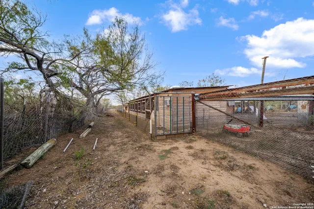 $475,000 | 155 County Road 6712, Natalia, TX 78059