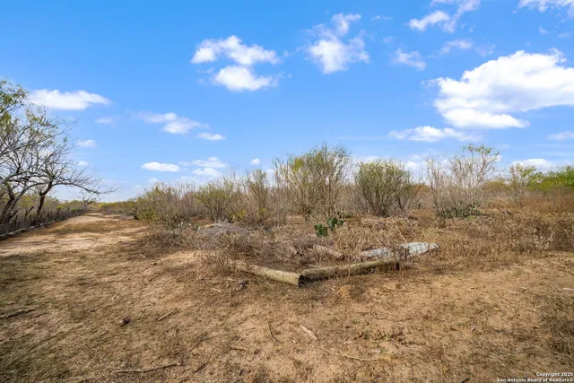 $475,000 | 155 County Road 6712, Natalia, TX 78059