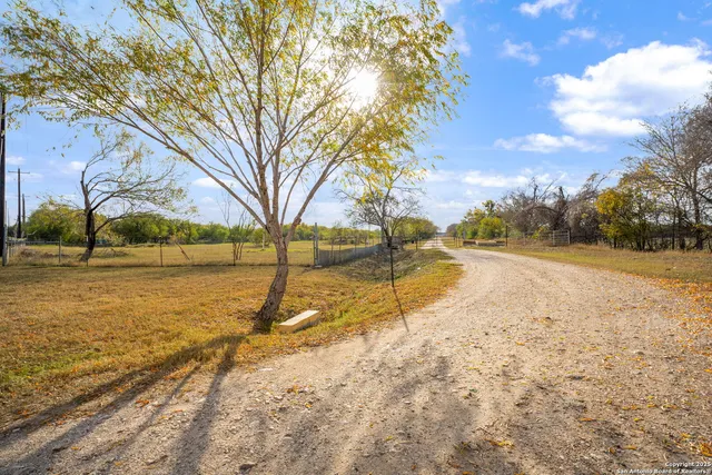 $475,000 | 155 County Road 6712, Natalia, TX 78059